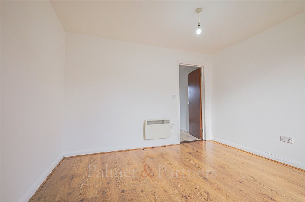 Property photo 3 of 7 Picture No. 15