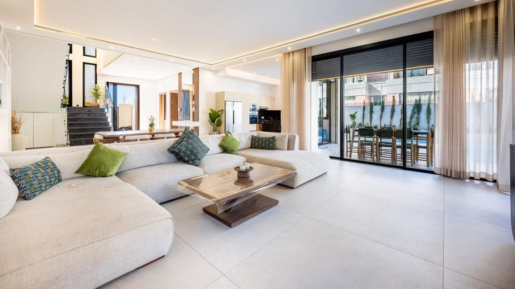 Property photo 2 of 49