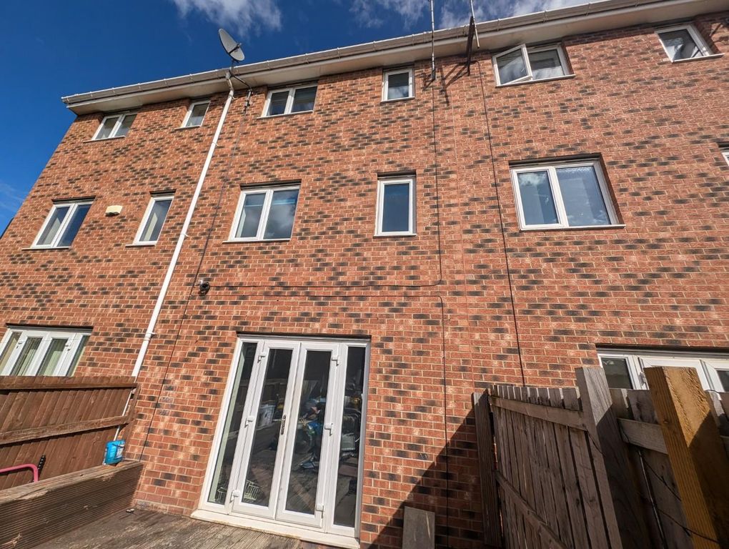 Property photo 1 of 7 External Rear