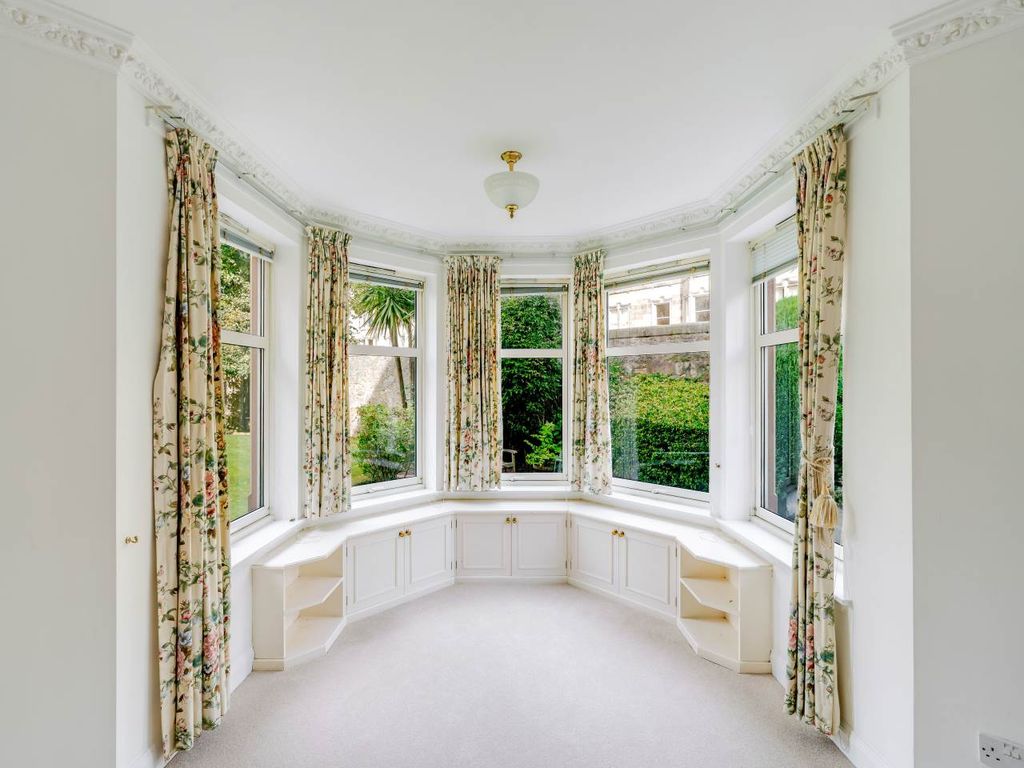 Property photo 3 of 21 Interiors-4