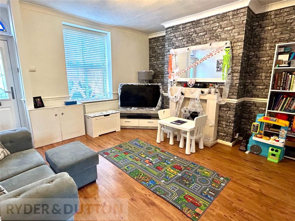 Property photo 2 of 11 Lounge