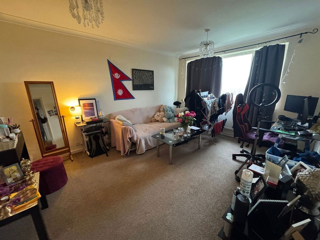 Property photo 3 of 6