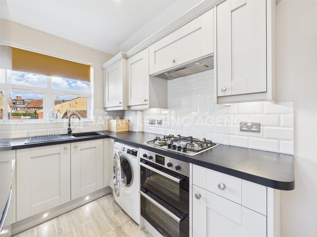 Property photo 2 of 13 Cam04401G0-Pr0047-Still012.Jpg