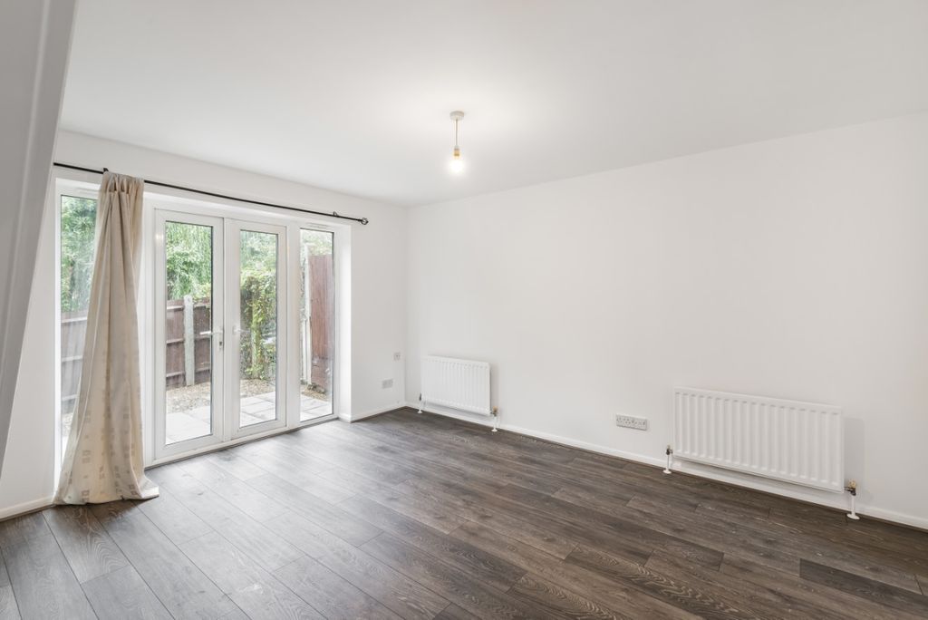 Property photo 2 of 8 895557 (3)
