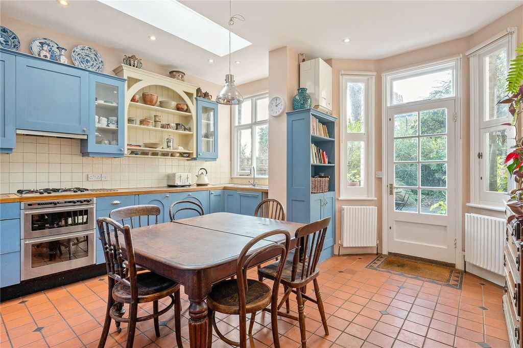 Property photo 2 of 52 Picture No. 11