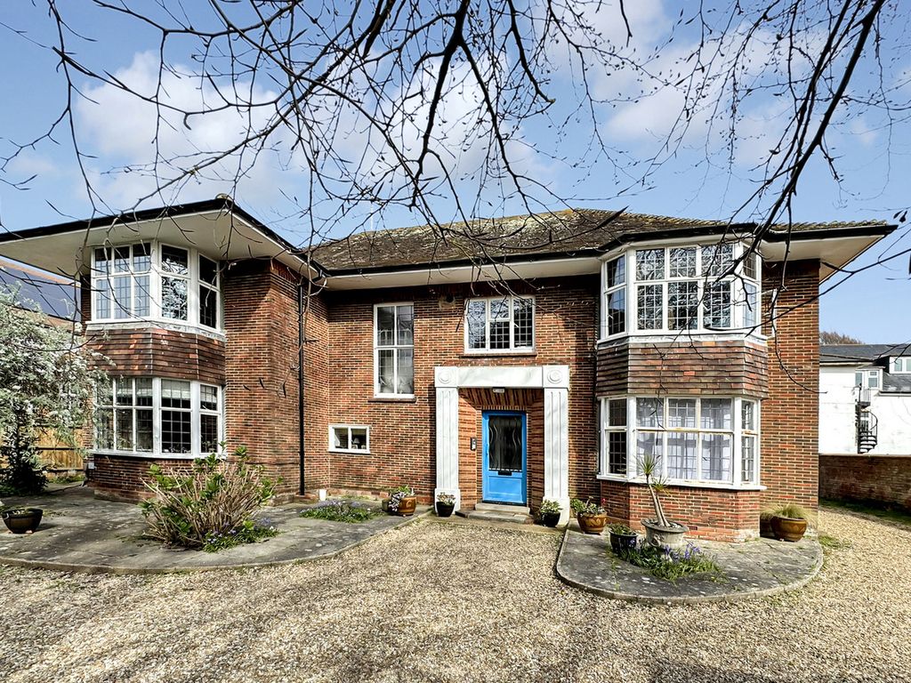 Property photo 1 of 8