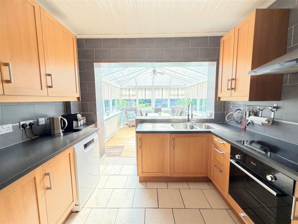 Property photo 2 of 40 Dining Kitchen