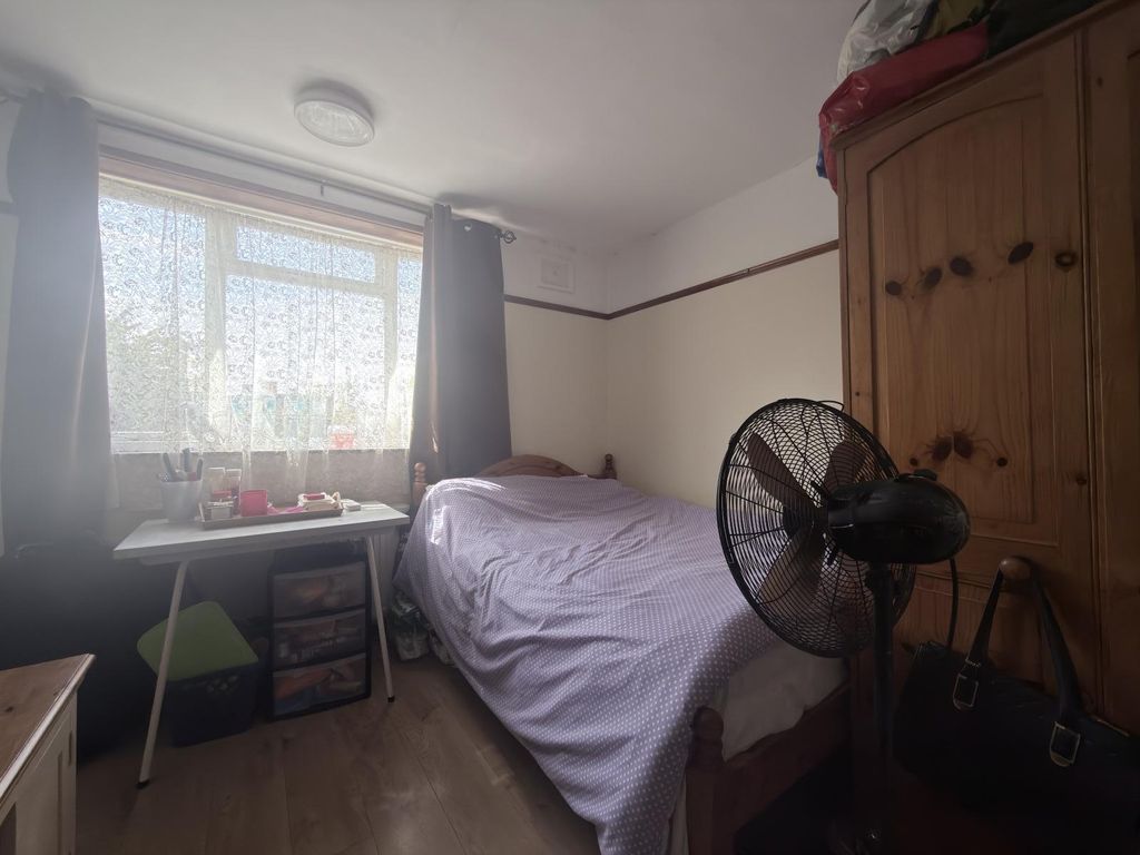 Property photo 3 of 7 Img 3427