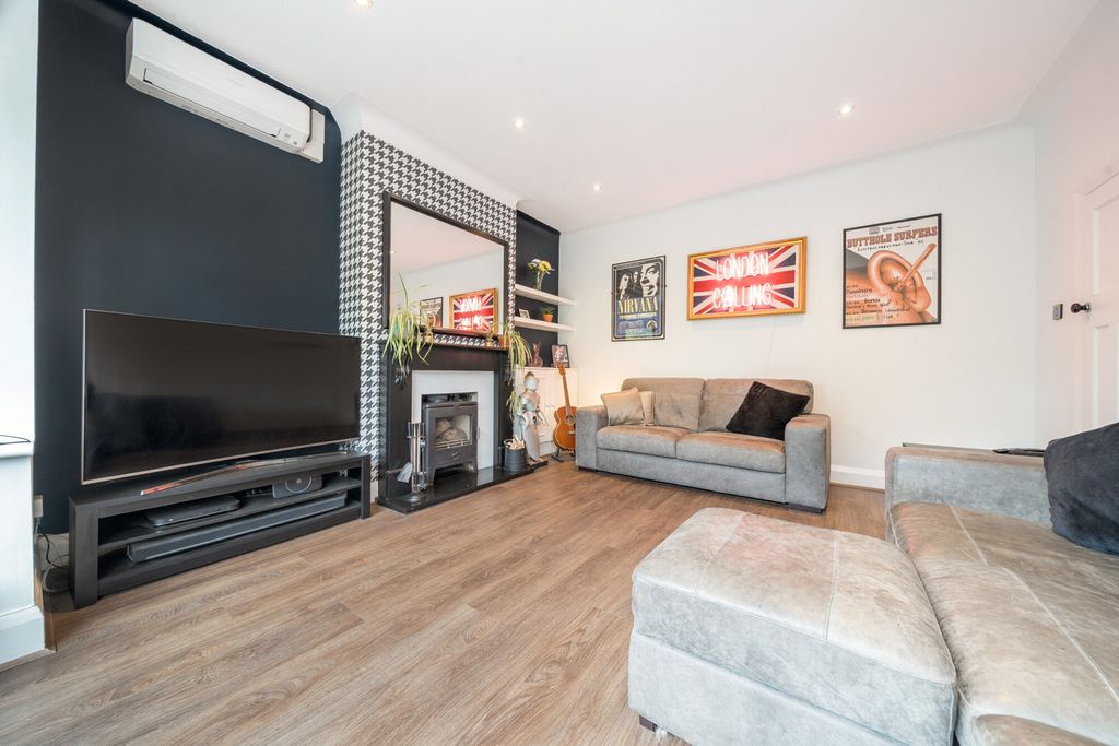 Property photo 2 of 27 1472100-23-6A26dc...