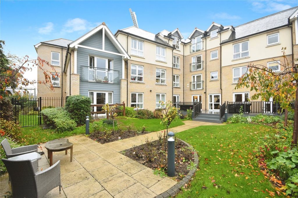 Property photo 1 of 16 Communal Gardens