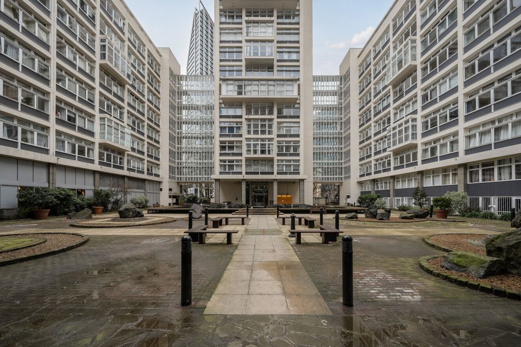 Property photo 2 of 16 1409034-2-6997124...