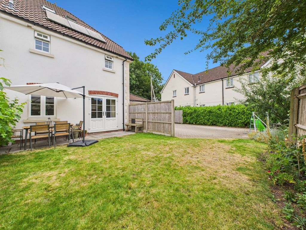 Property photo 2 of 28