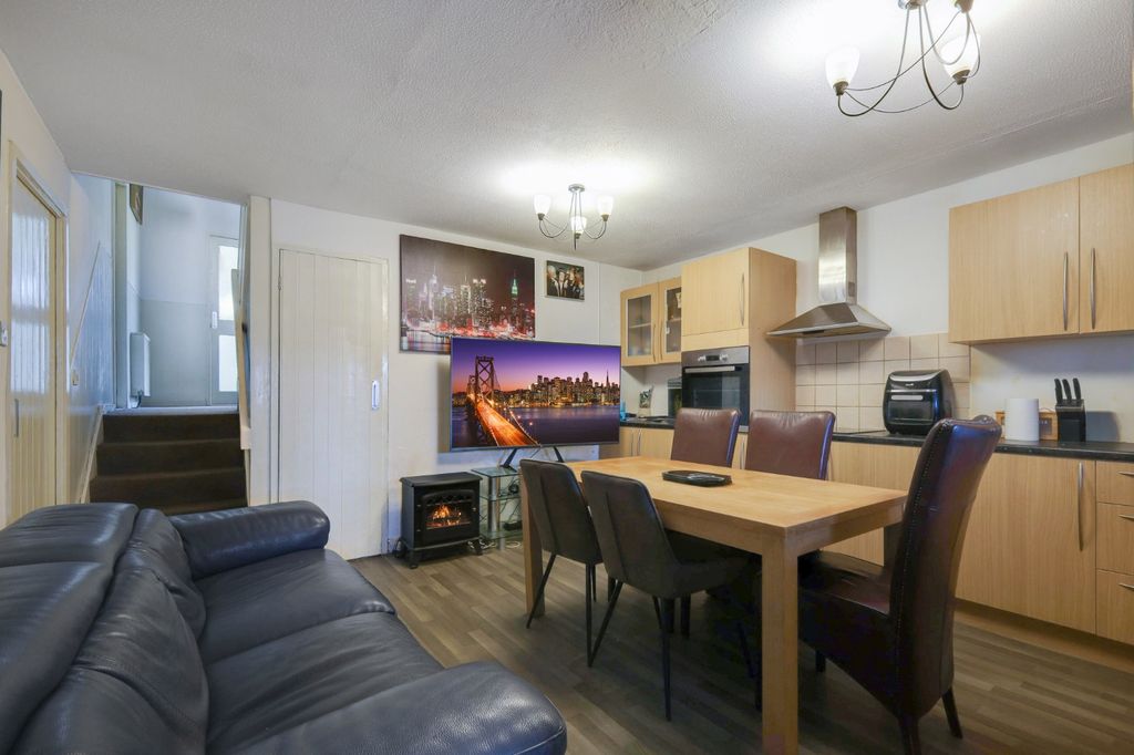 Property photo 3 of 19 4999346