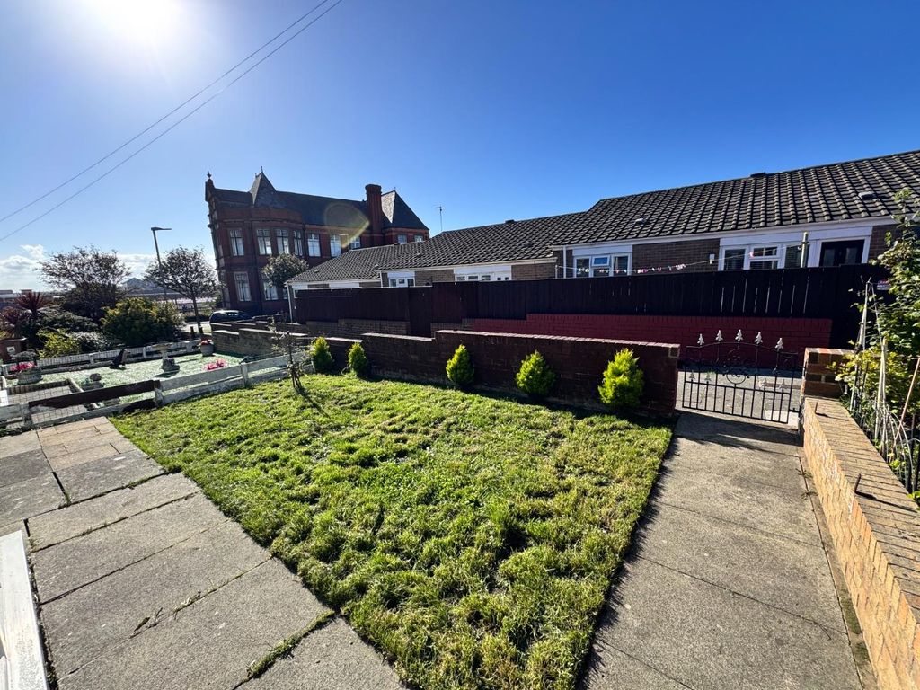 Property photo 2 of 24 Front Garden