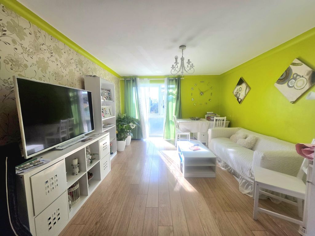 Property photo 2 of 7 1