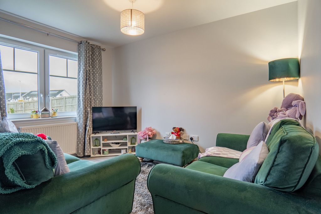 Property photo 2 of 28