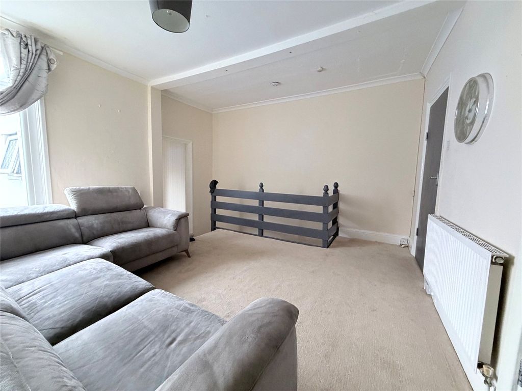 Property photo 3 of 8 Picture No. 11