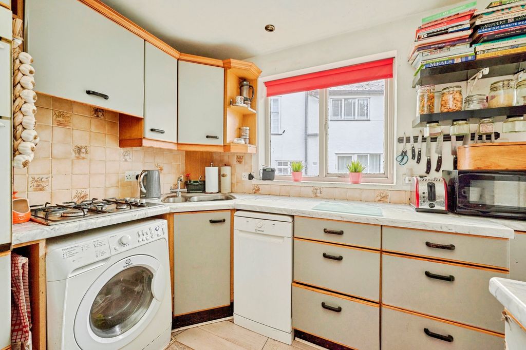 Property photo 2 of 28