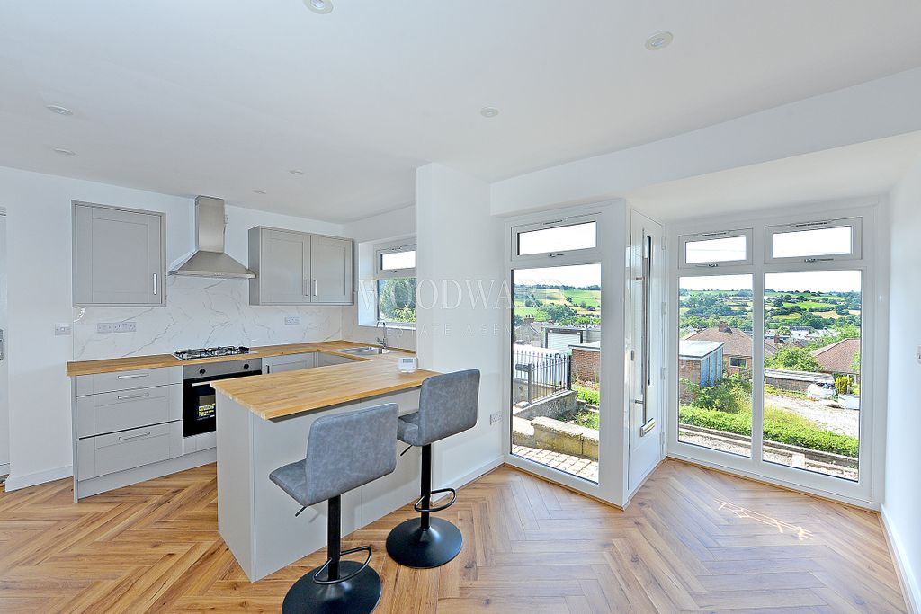 Property photo 2 of 18 Kitchen/Dining Room