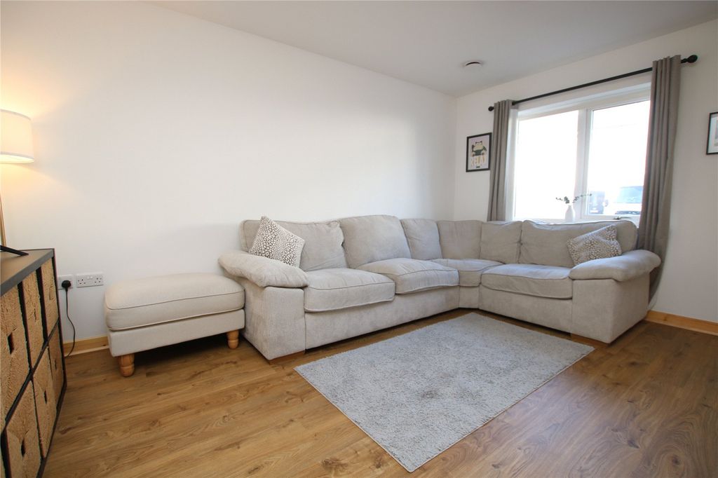 Property photo 3 of 17 Living Room