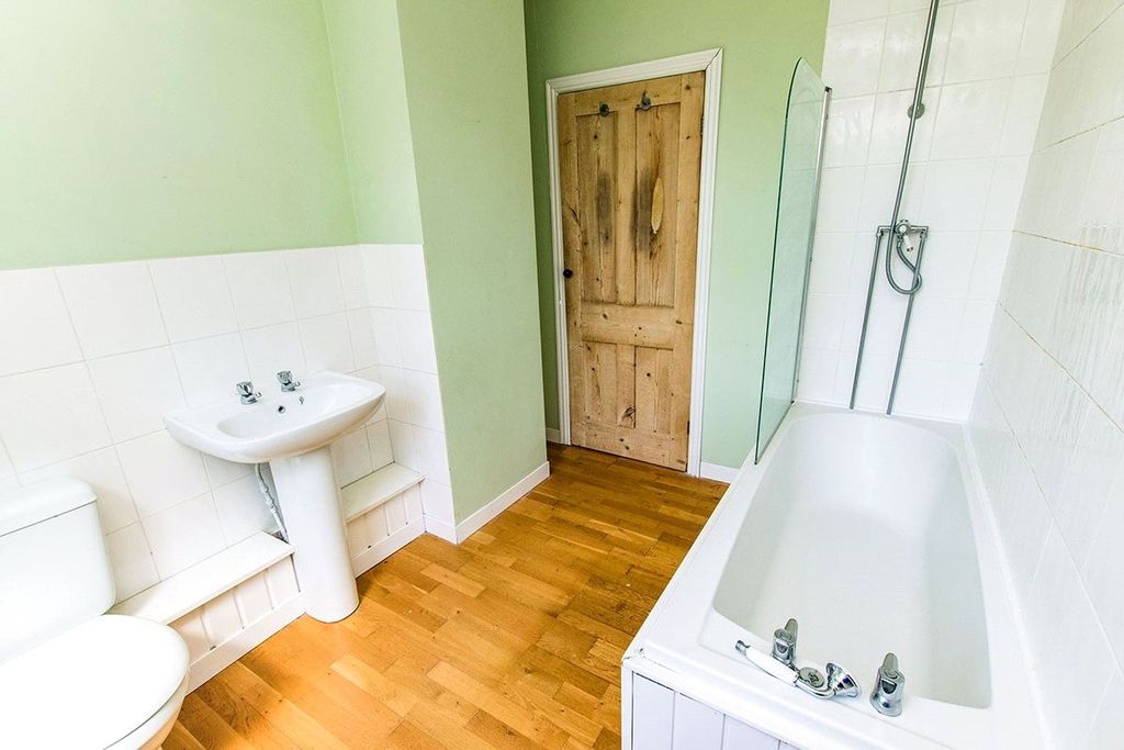 Property photo 3 of 8 Bathroom