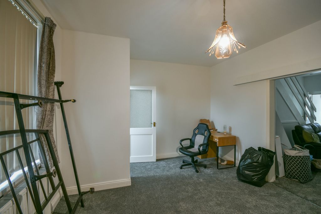 Property photo 3 of 20 Lounge 1