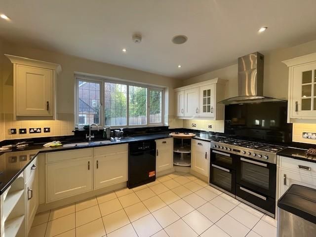 Property photo 3 of 24 Kitchen