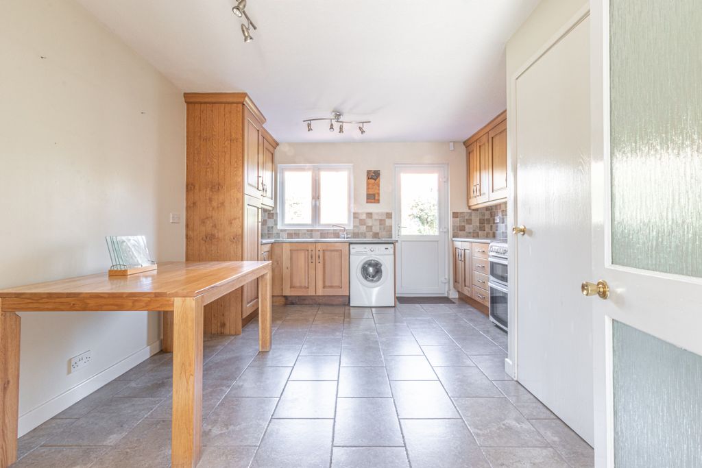 Property photo 3 of 19 Kitchen 1