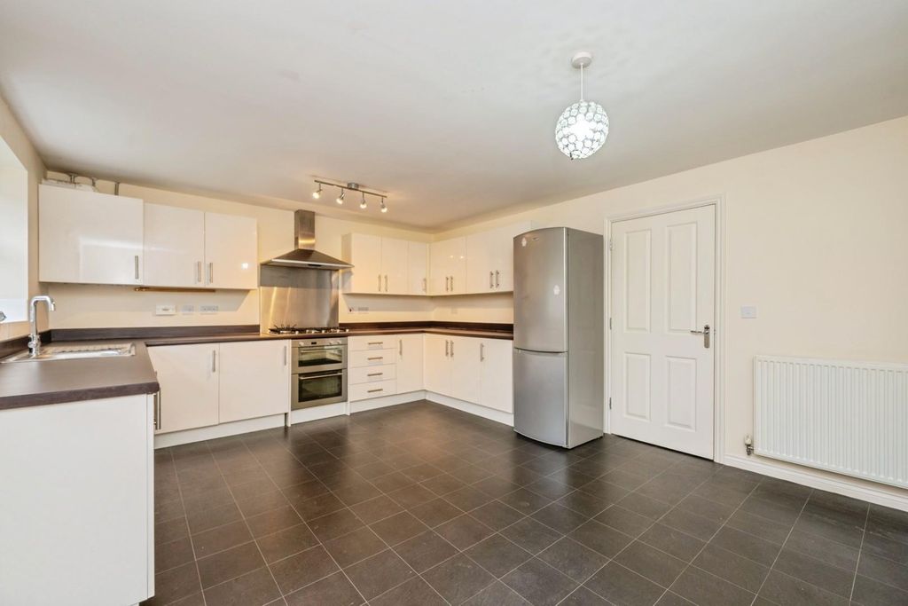 Property photo 2 of 30 6Thelaurels-5.Jpg