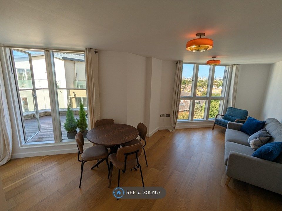 Property photo 1 of 23 Living Room