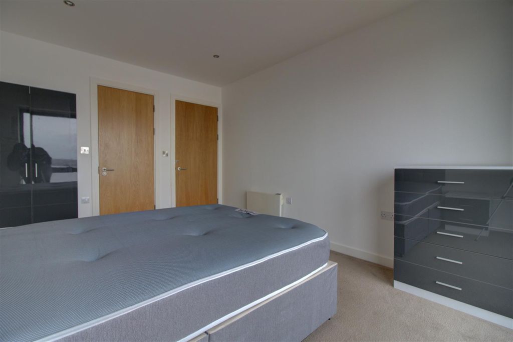 Property photo 3 of 10 Bedroom 2