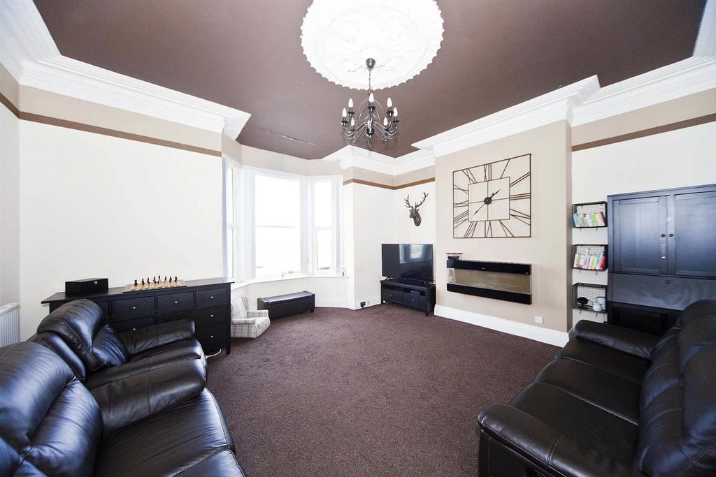 Property photo 2 of 28