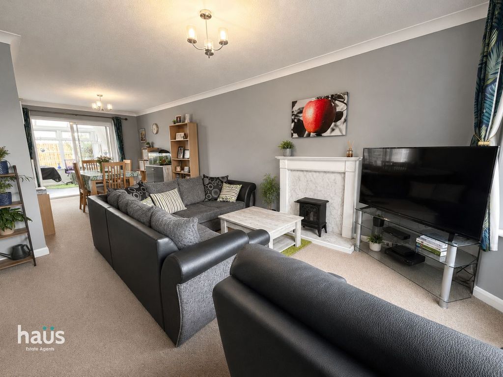 Property photo 2 of 13 Lounge