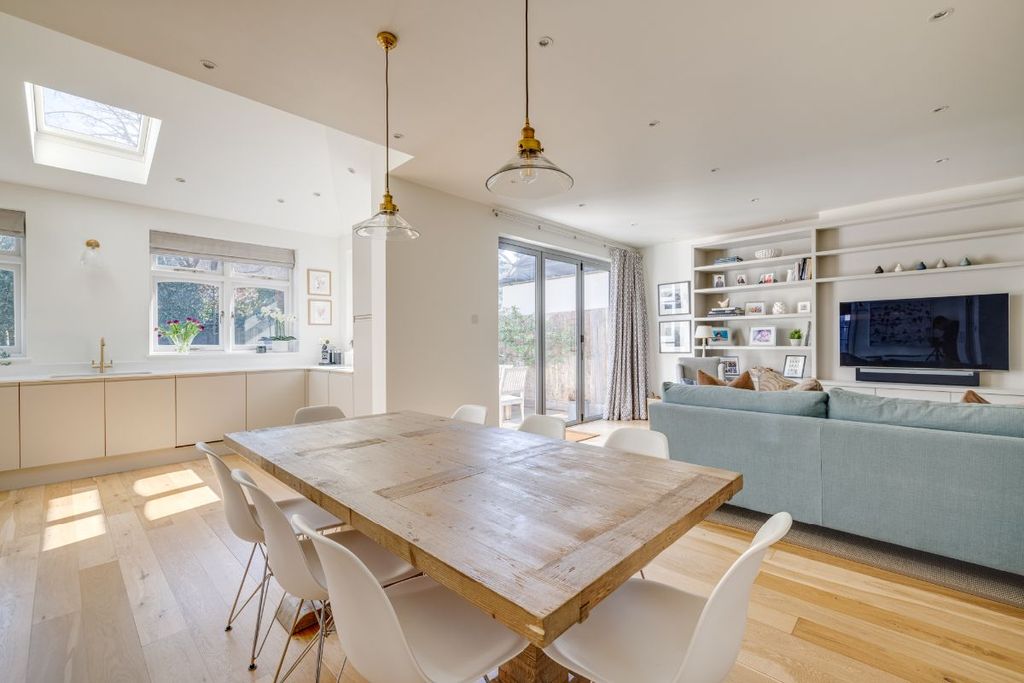 Property photo 2 of 31