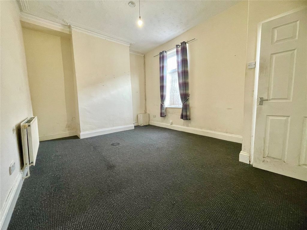 Property photo 2 of 8 Lounge