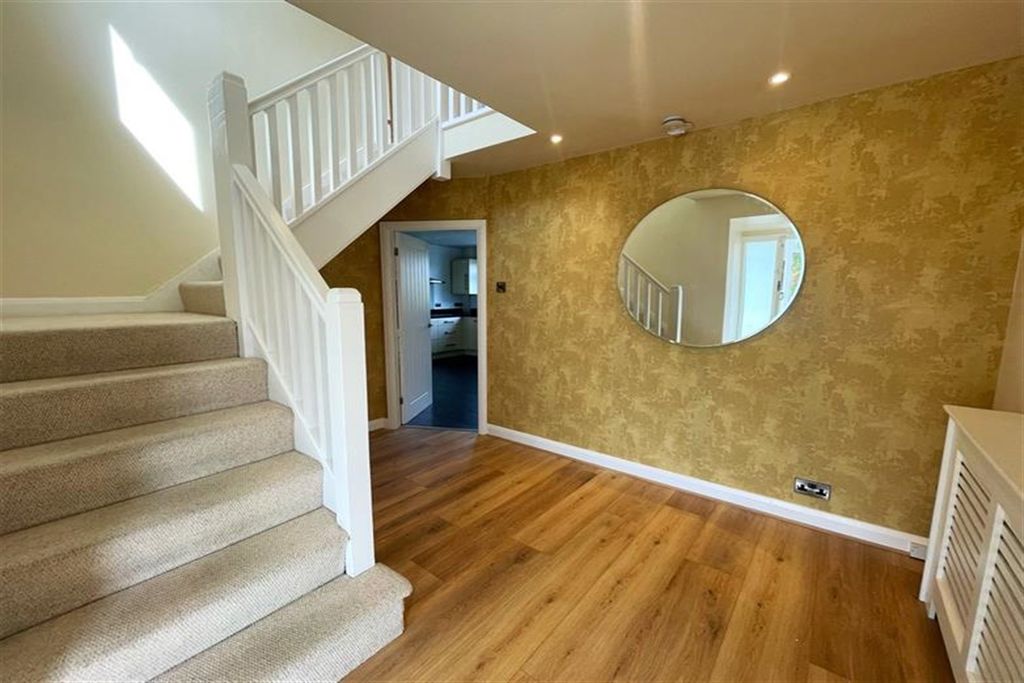Property photo 3 of 28 (Main)