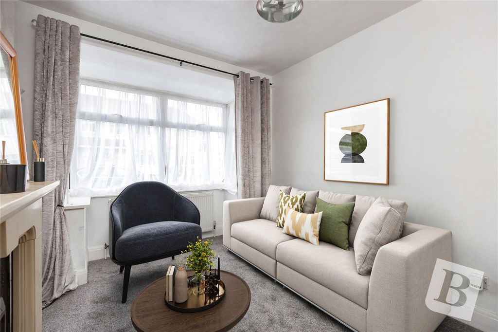 Property photo 3 of 26 Lounge