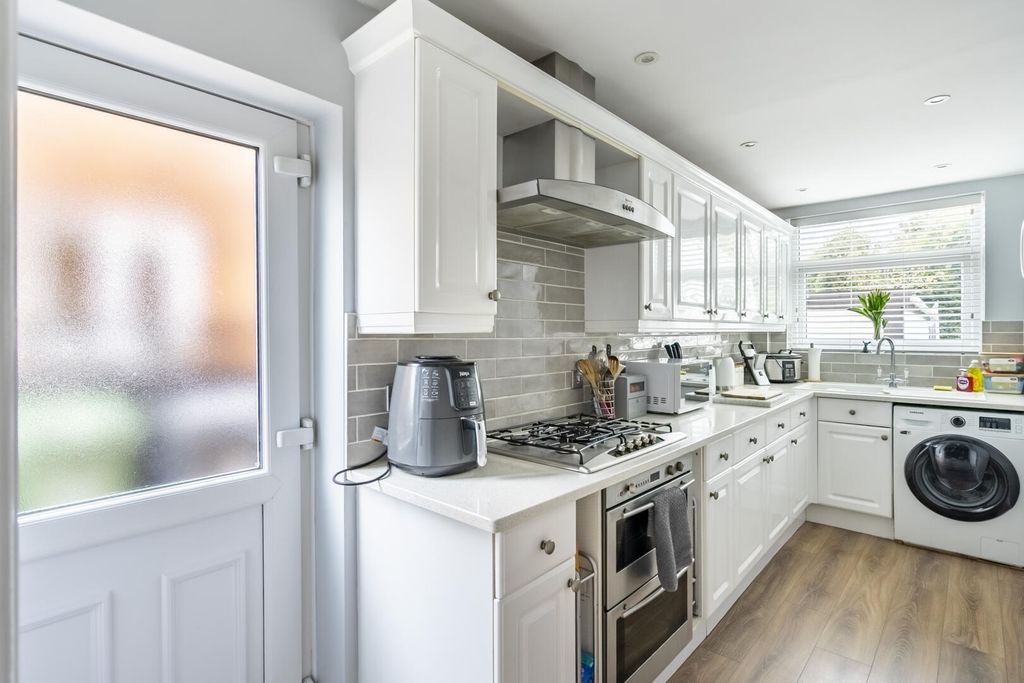 Property photo 3 of 15 Kitchen