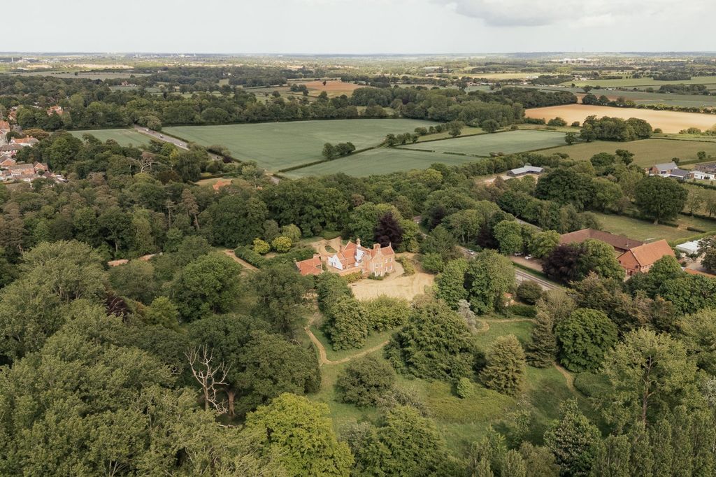 Property photo 1 of 28 Aerial
