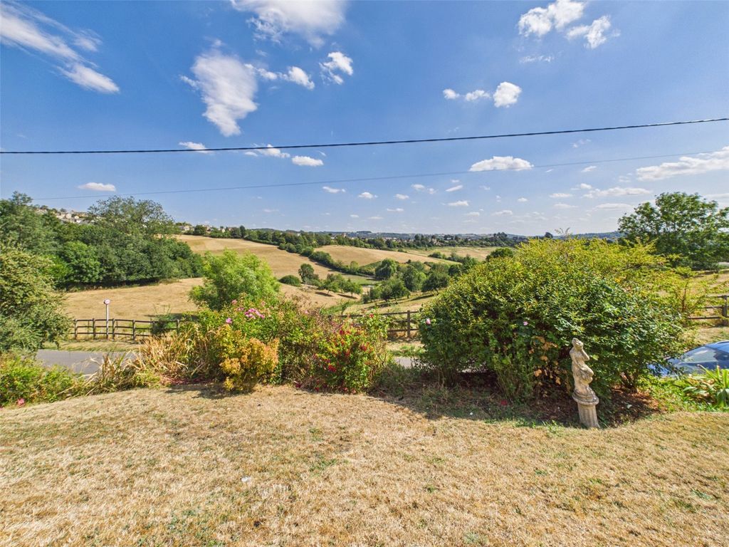 Property photo 2 of 29 Picture No. 25