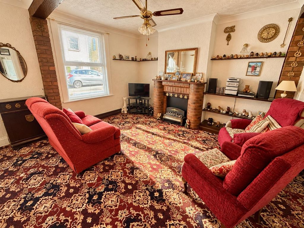 Property photo 3 of 11 For Sale By Aspire Residential | London Street