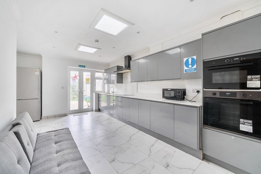 Property photo 2 of 18 Photo 12