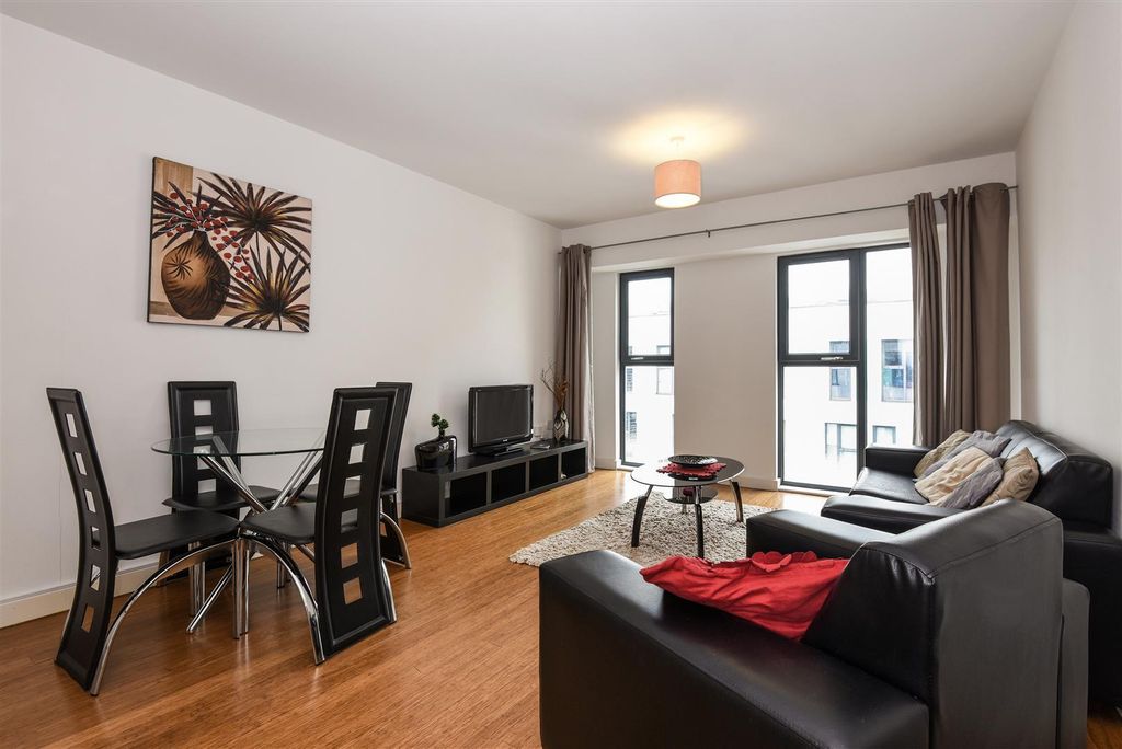 Property photo 3 of 7 V7Sn-Imx2Koitjfv3R4Uoq.Jpg