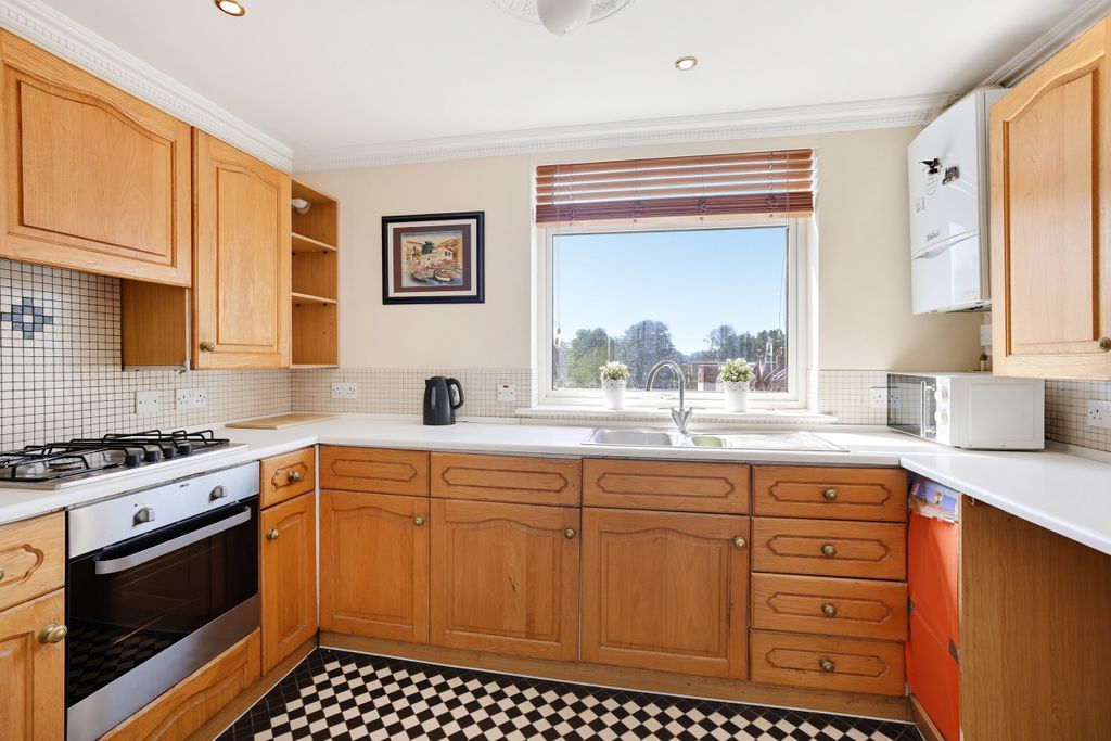 Property photo 3 of 17 Kitchen
