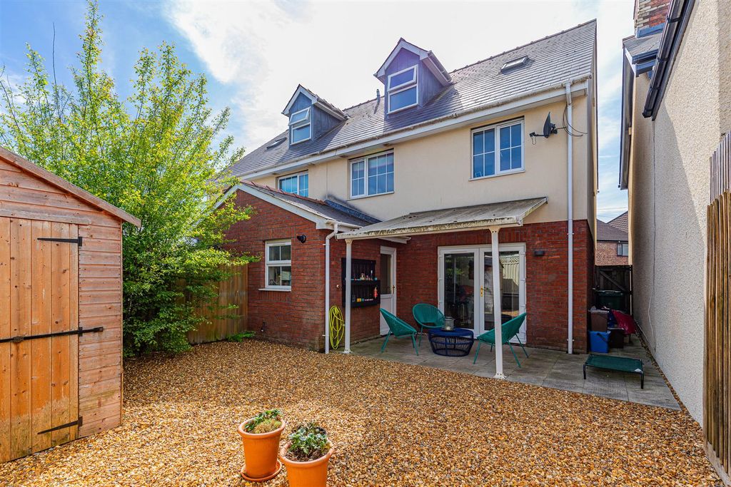 Property photo 2 of 28 St Fagans Road 2A-4.Jpg