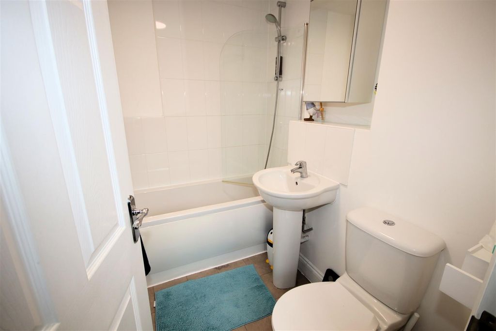 Property photo 3 of 10 8Thevineyards-Bthr.Jpg