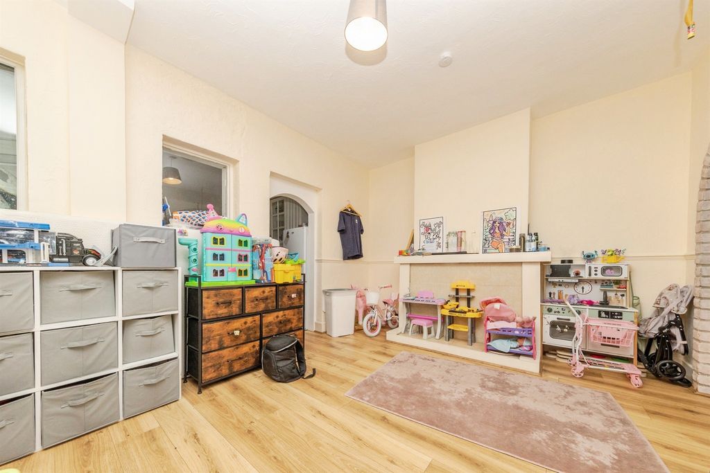 Property photo 3 of 14