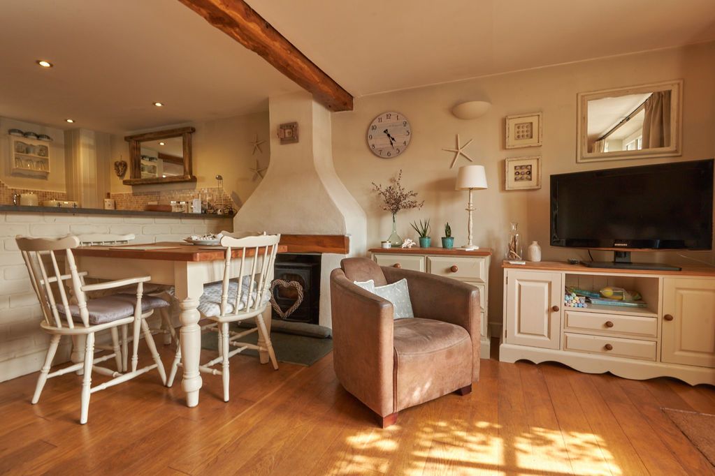 Property photo 3 of 19 Dining Area
