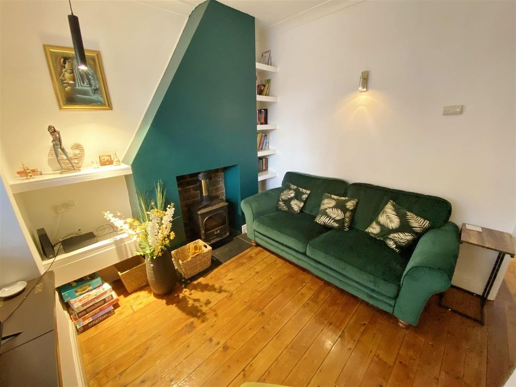 Property photo 2 of 10 Lounge