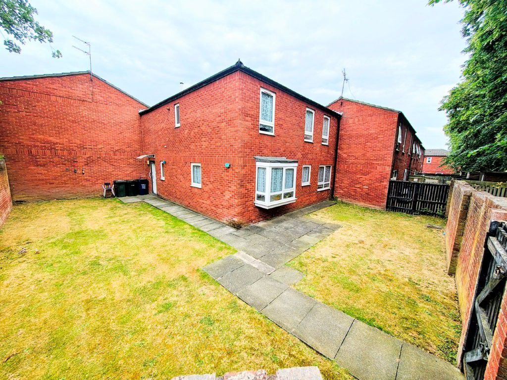 Property photo 1 of 13 Photo 8